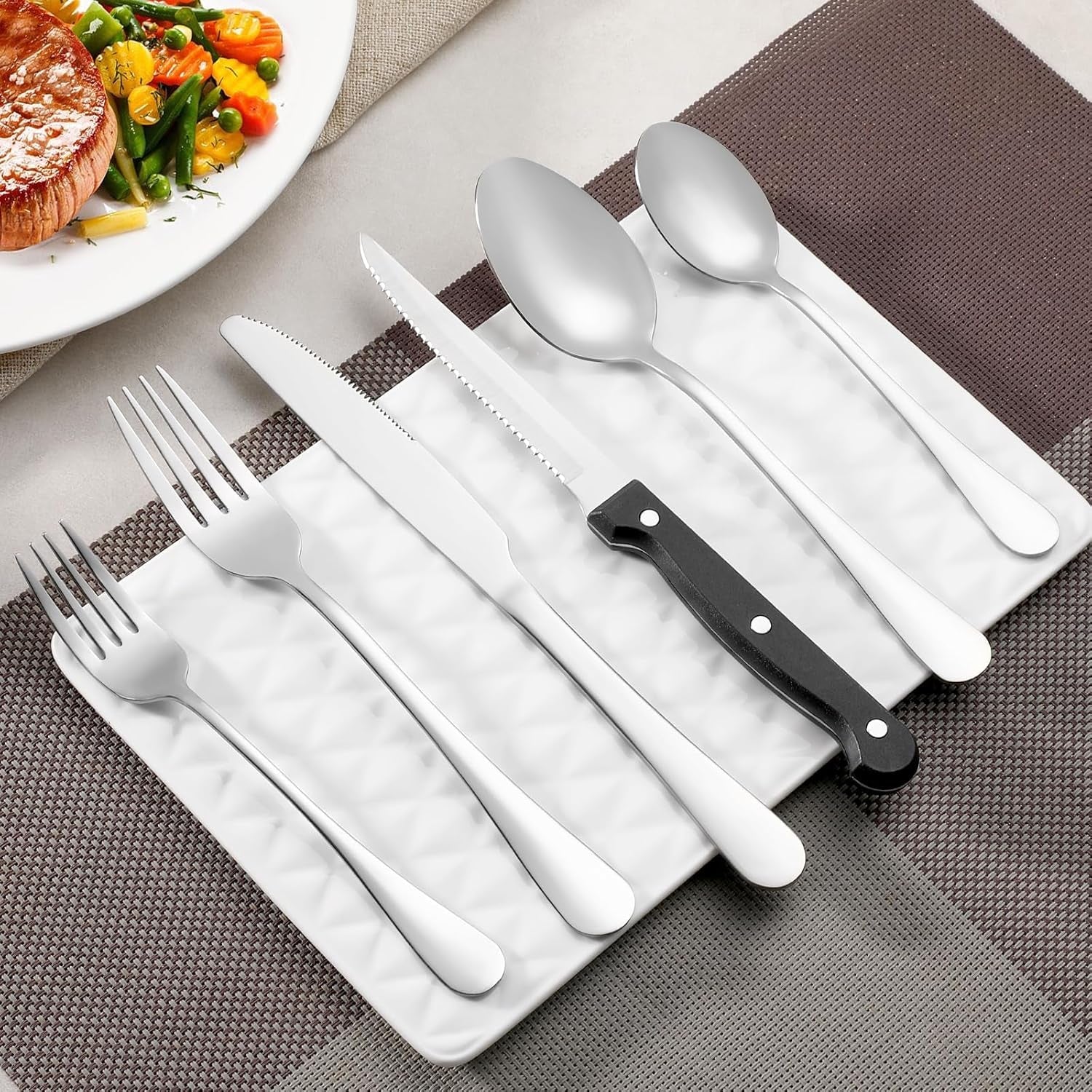 steak-knives-set-of-8-sharp-triple-rivet-steak-knife-sets-high-carbon-stainless-steel-serrated-blades-ergonomic-handles-serrated-steak-knives-dinner-knife-for-kitchen-restaurant-dishwasher-safe
