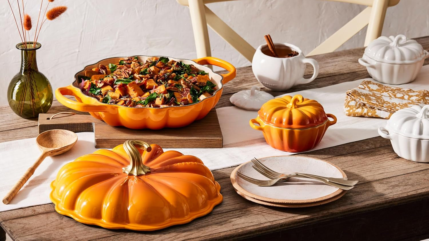 le-creuset-enameled-cast-iron-signature-pumpkin-braiser-2-75-qt-persimmon