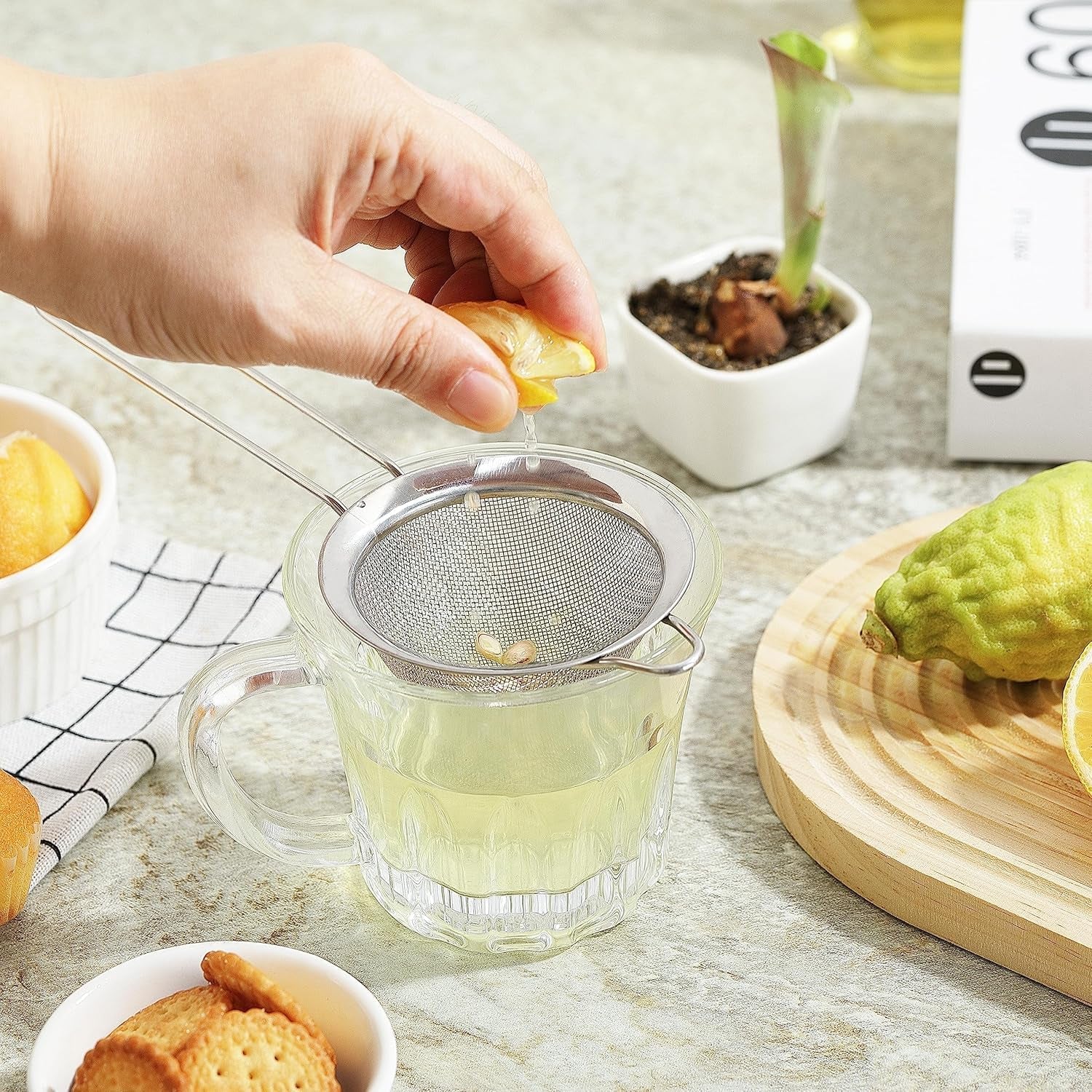 fine-mesh-strainers-for-kitchen-stainless-steel-metal-hand-small-mini-sieve-strainer-cocktail-strainer-tea-coffee-juice-strainer-food-strainer-with-handlle-3-35inch-silver