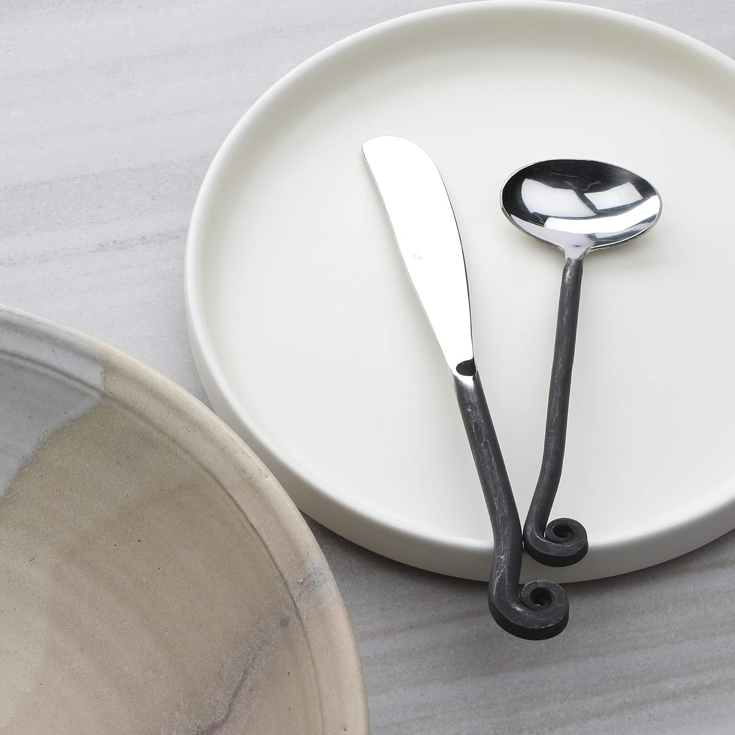 5-pieces-hostess-silverware-treble-clef-collection-matte-polished-metal-flatware-serving-set-stainless-steel-kitchen-utensils-knife-fork-spoons-dishwasher-safe-34-033