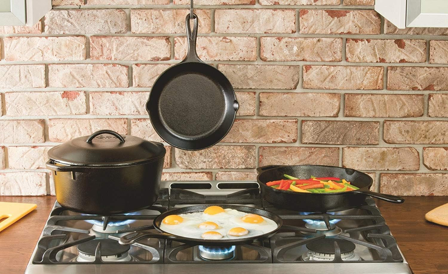 bold-pre-seasoned-cast-iron-dutch-oven-with-lid-7-quart-exclusive-bold-design-forward-7-quart-dutch-oven-with-lid-dual-handles-for-oven-stove-grill-campfire