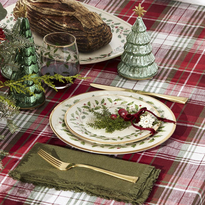 Holiday Christmas Porcelain 18-Piece Dinnerware Set for 68