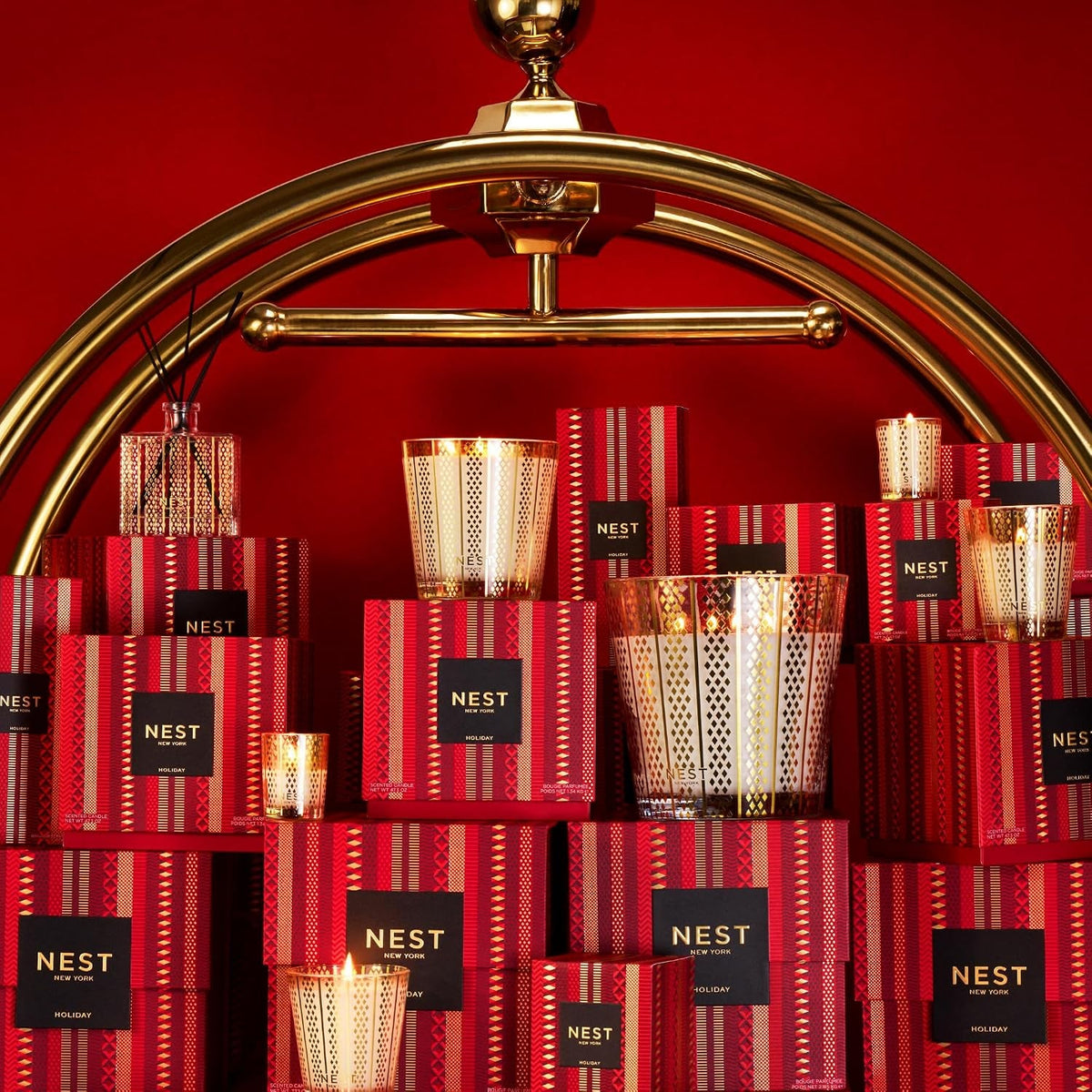 nest-new-york-scented-classic-christmas-candle-holiday-8-1-oz-up-to-60-hour-burn-time-reusable-glass-vessel