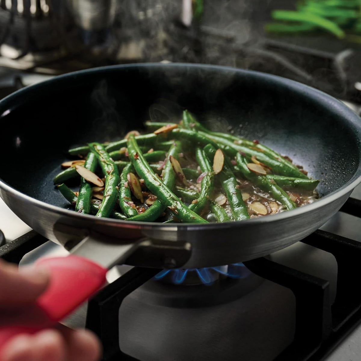 professional-10-inch-ceramic-non-stick-frying-pan-heavy-gauge-aluminum-skillet-with-ceramic-nonstick-coating-dishwasher-and-oven-safe-black-made-in-brazil