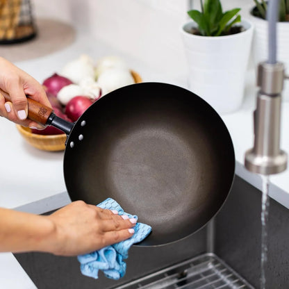 Joyce Chen Classic Series 9.5-Inch Preseasoned Carbon Steel Stir Fry Pan7