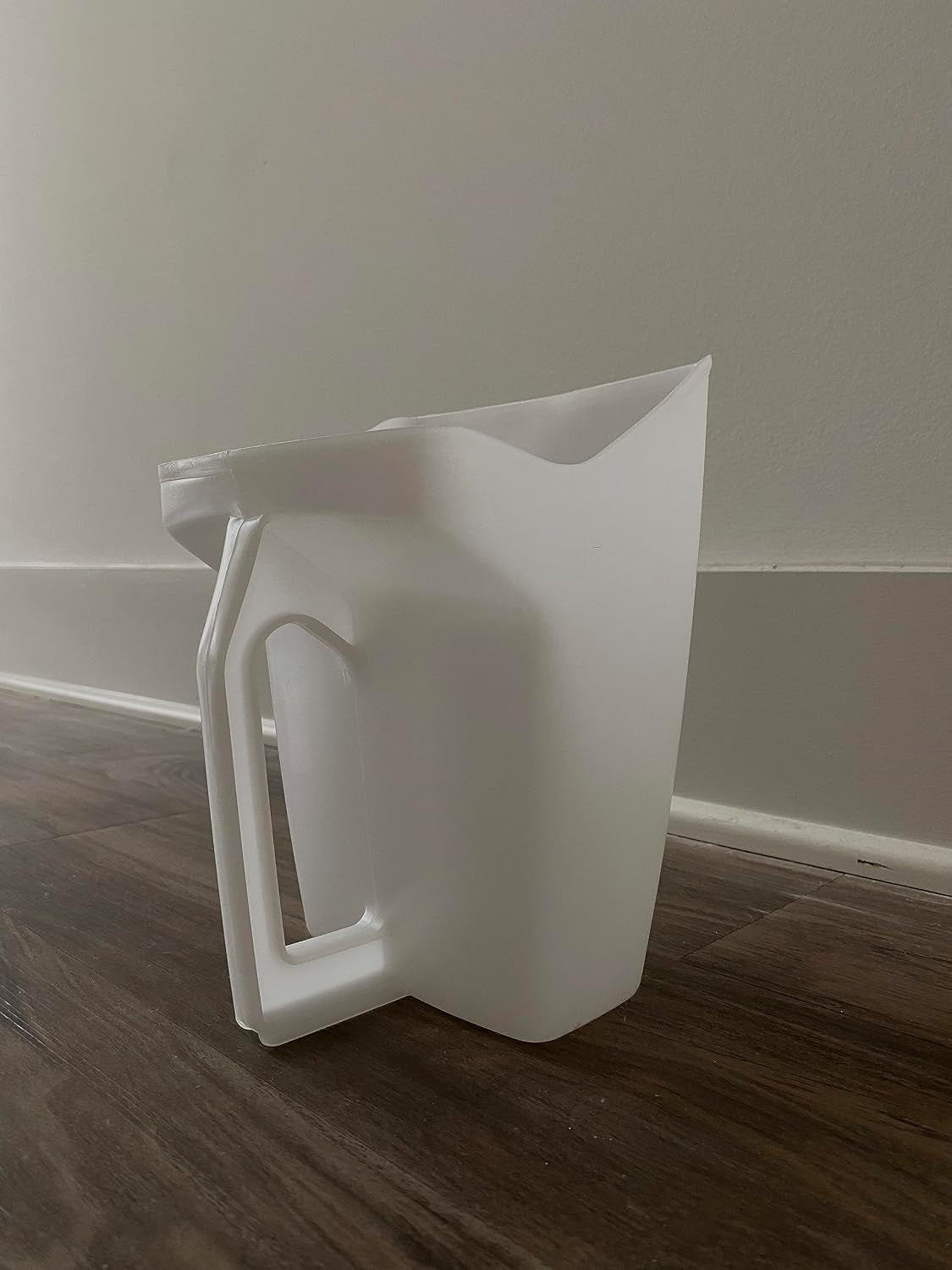 food-service-utility-scoop-64-ounce-white-for-ice-bar-and-ingredient-use-in-restaurant-kitchen