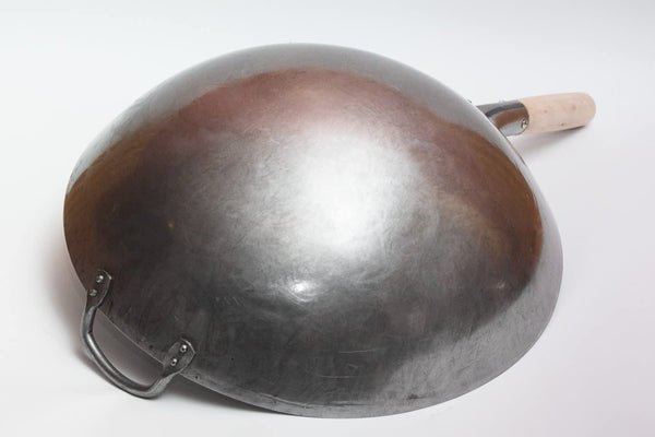 Big 16 Inch Heavy Hand Hammered Carbon Steel Pow Wok with Wooden and Steel Helper Handle (Round Bottom) / 731W1383
