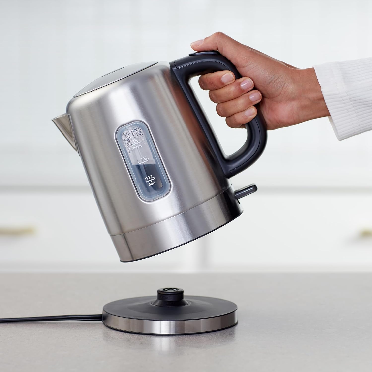 electric-stainless-steel-kettle-for-tea-and-coffee-bpa-free-fast-boiling-auto-shut-off-1-liter-1500w-black-and-silver