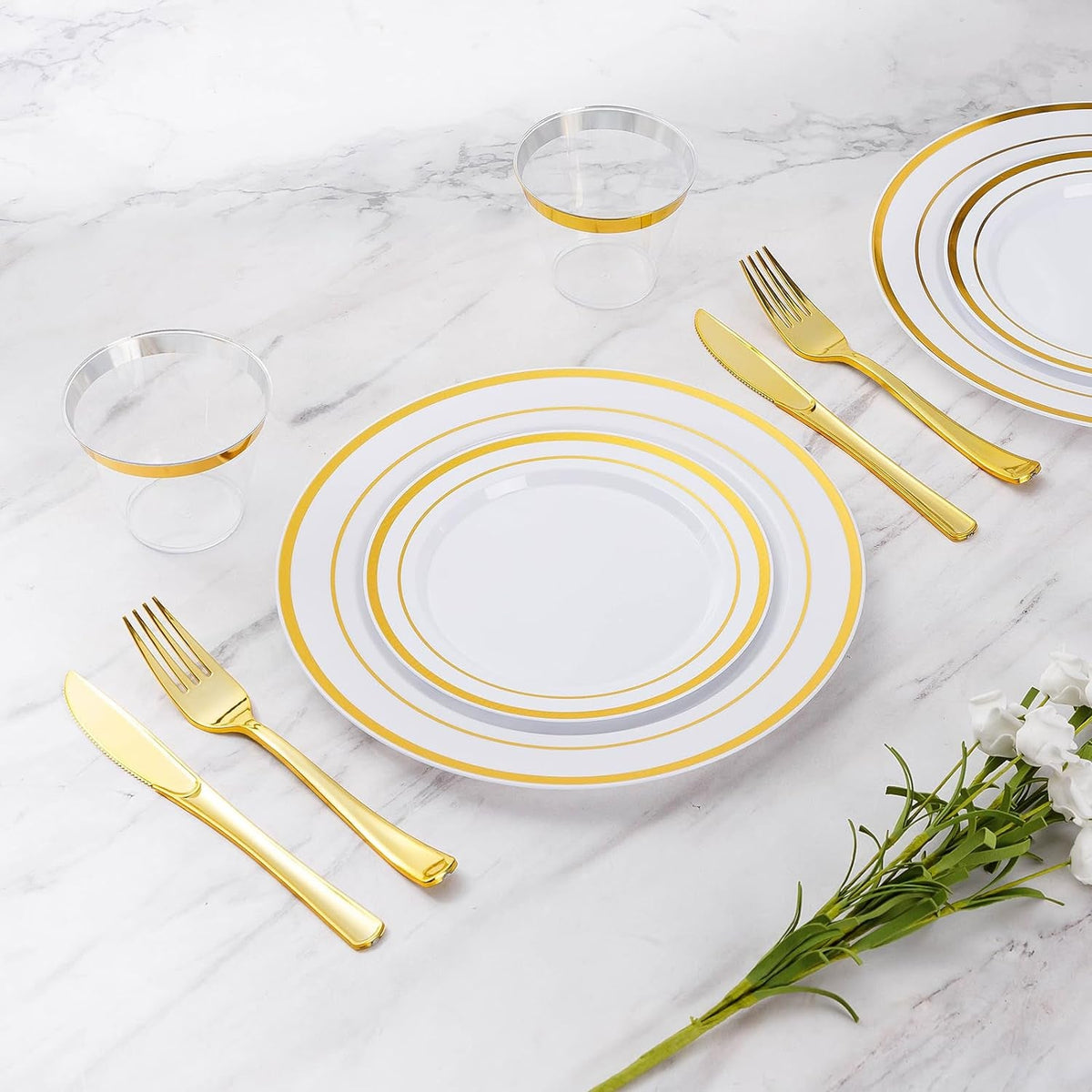 600-pieces-gold-disposable-plastic-plates-for-100-guests