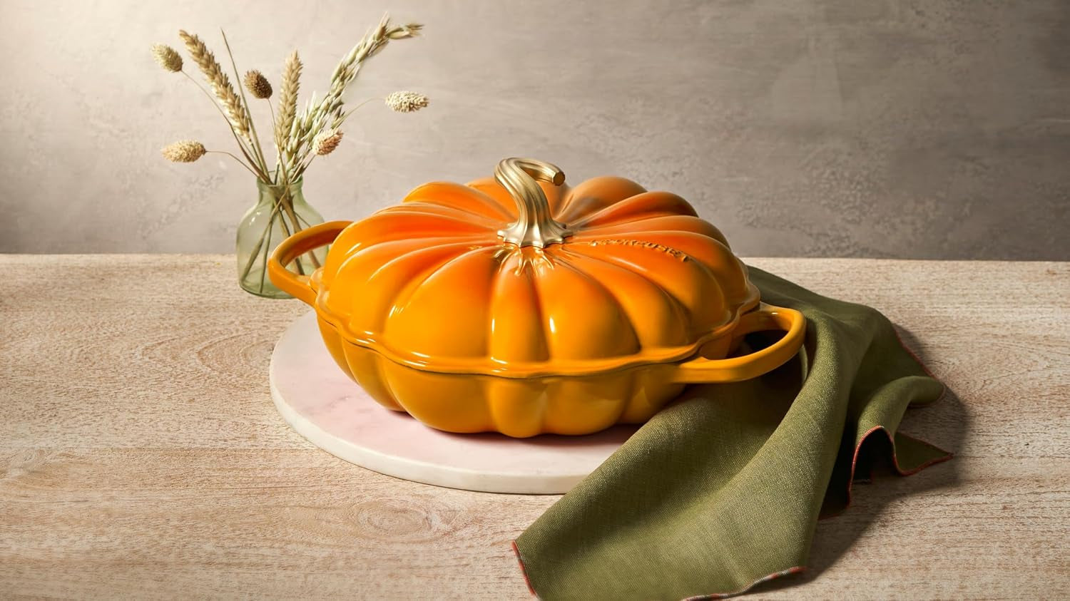 le-creuset-enameled-cast-iron-signature-pumpkin-braiser-2-75-qt-persimmon