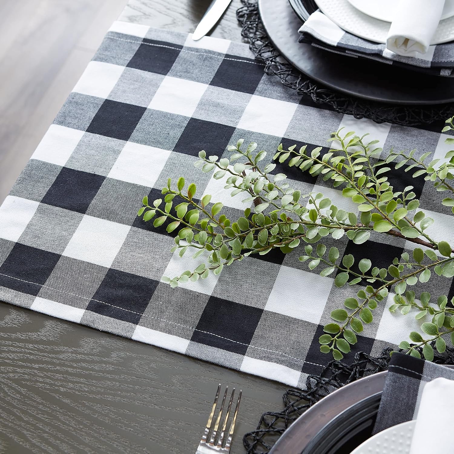 buffalo-check-collection-classic-farmhouse-table-runner-14x108-black-white