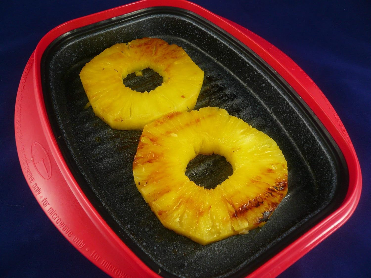 microwave-grill-pan-with-lid-for-grilling-browning-and-crisping-vegetables-sandwich-meat-red