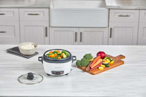 BLACK+DECKER 6-Cup Rice Cooker with Steaming Basket2