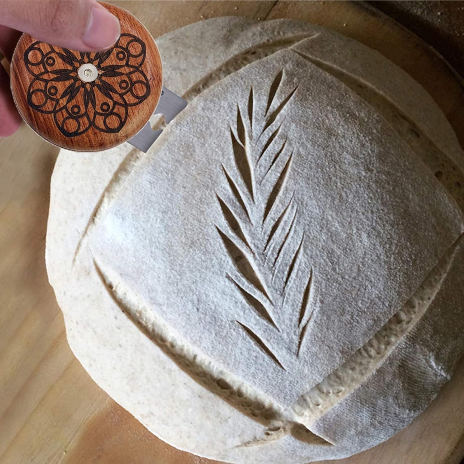 bread-lame-cutter-for-homemade-sourdough-bread-bakers-slashing-tool-cutting-bread-scoring-knife-razor-cutter-great-gift-for-artisan-bread-and-baguette-makerspu-leather-case-bright-red