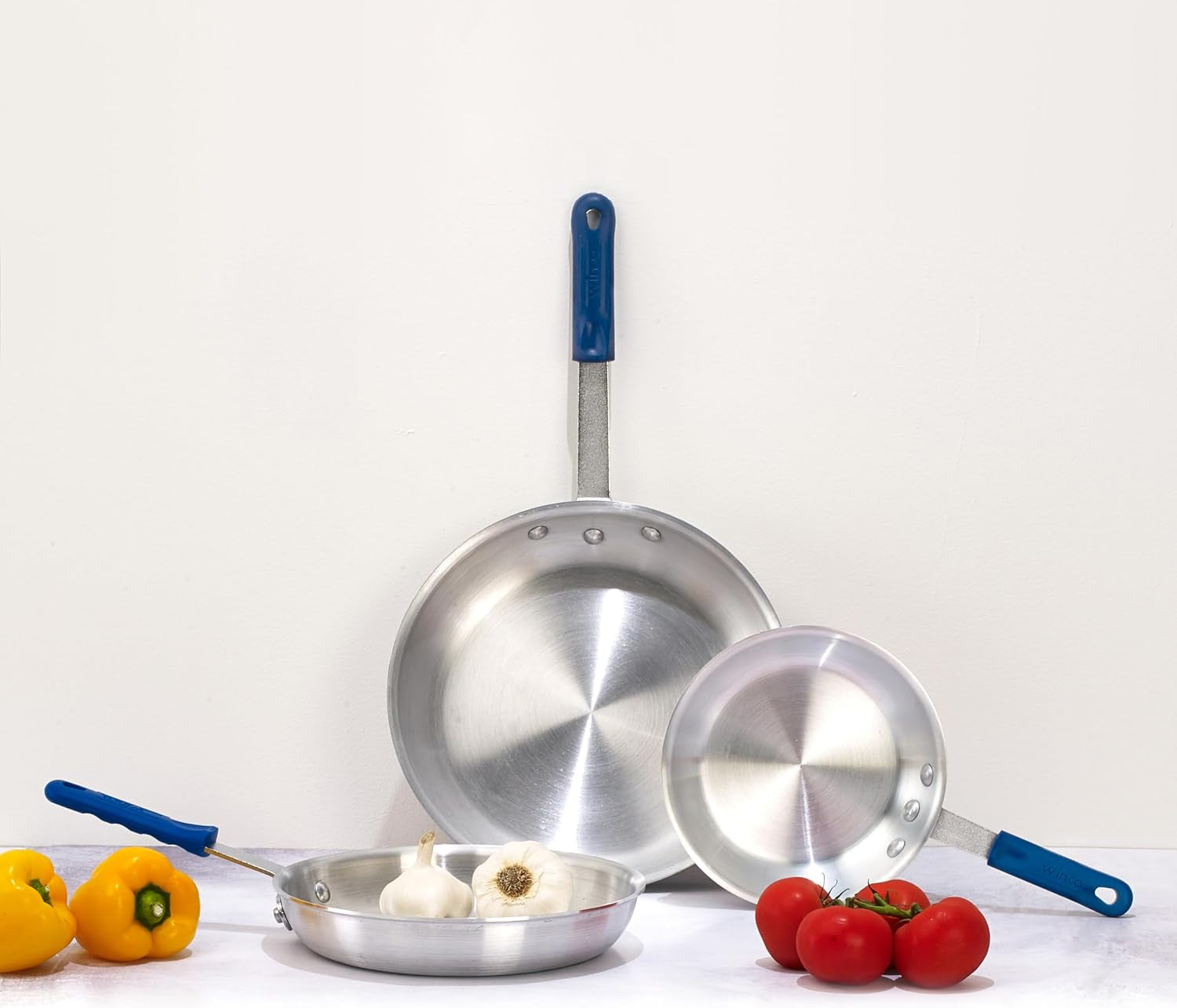 winware-10-inch-aluminum-fry-pan-with-silicone-sleeve-stay-cool-handle-for-secure-grip-hanging-hole-for-easy-storage-great-for-sauteing-searing-frying-and-restaurant-kitchens