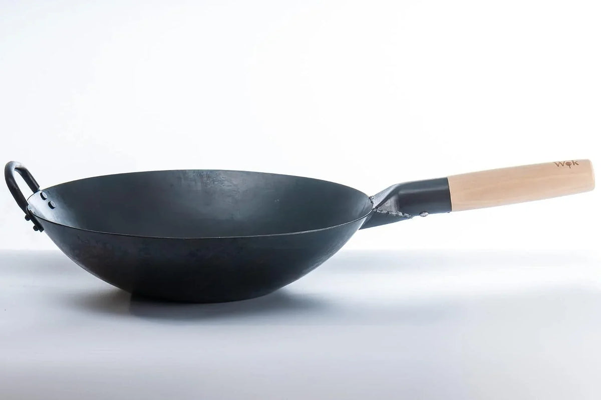 black13-flat-pre-seasoned-hammered-carbon-steel-wok-with-wooden-and-steel-helper-handle-13-inch-flat-bottom