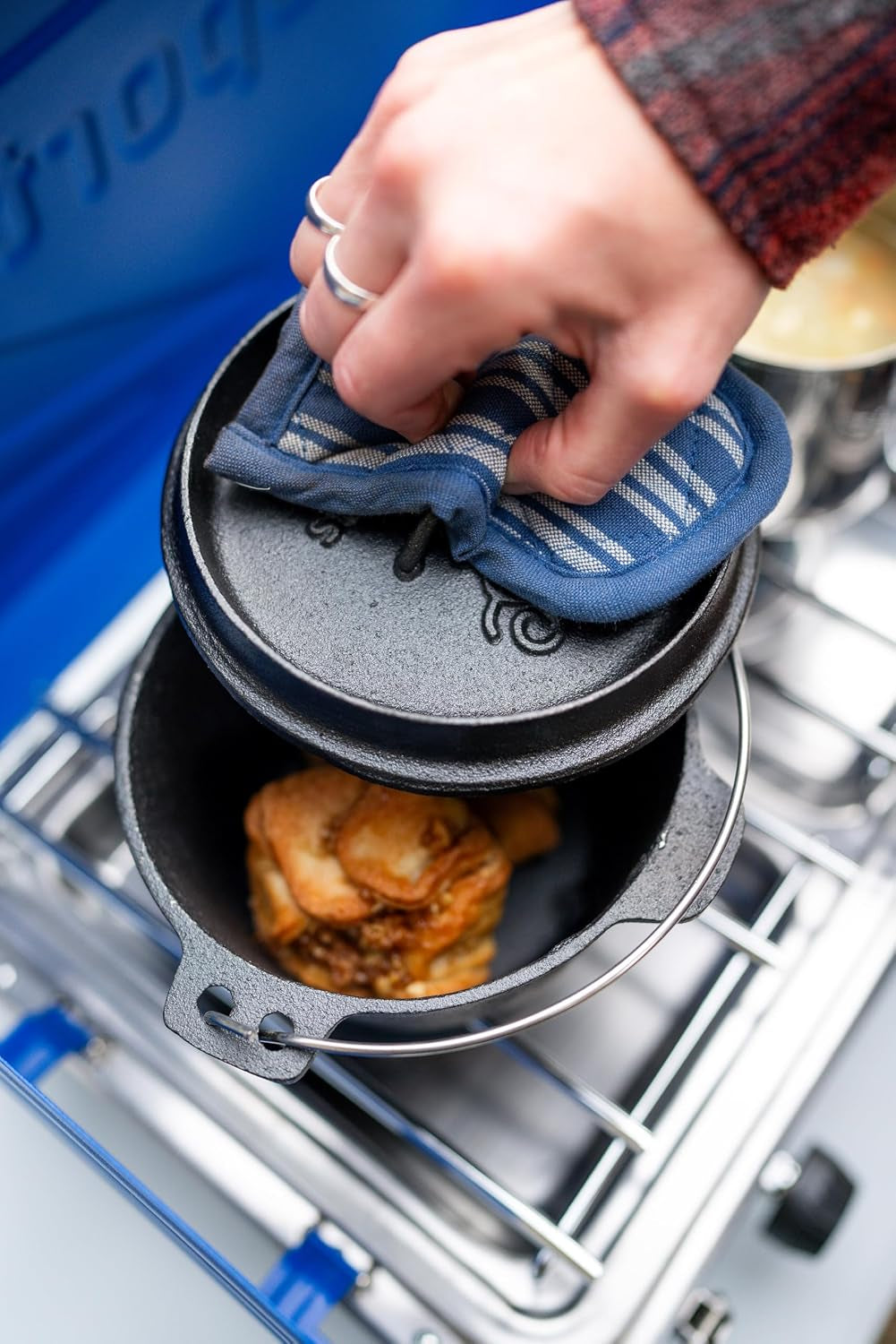 pre-seasoned-cast-iron-dutch-oven