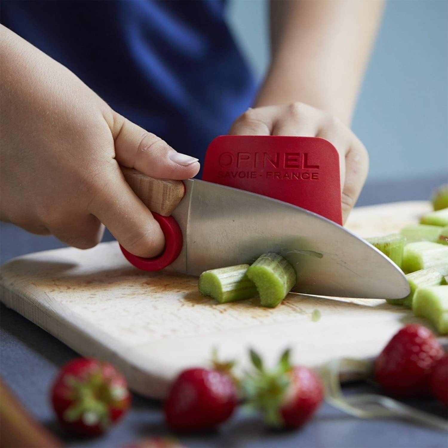 le-petit-chef-complete-3-piece-kitchen-set-chef-knife-with-rounded-tip-fingers-guard-peeler-for-children-and-teaching-food-prep-and-kitchen-safety-made-in-france