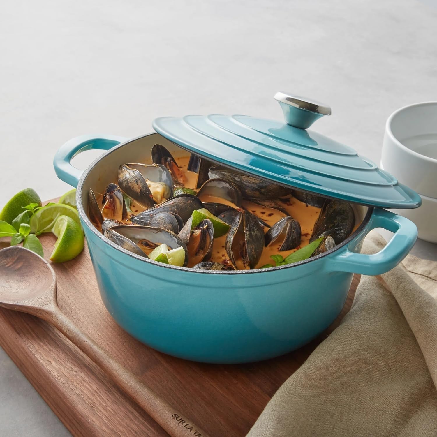 sur-la-table-enameled-cast-iron-round-dutch-oven-4-qt-light-blue