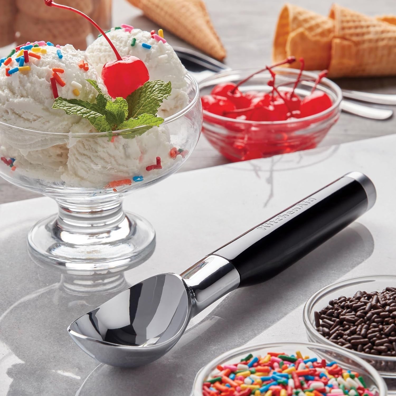 kitchenaid-classic-ice-cream-scoop-8-6-inches-black