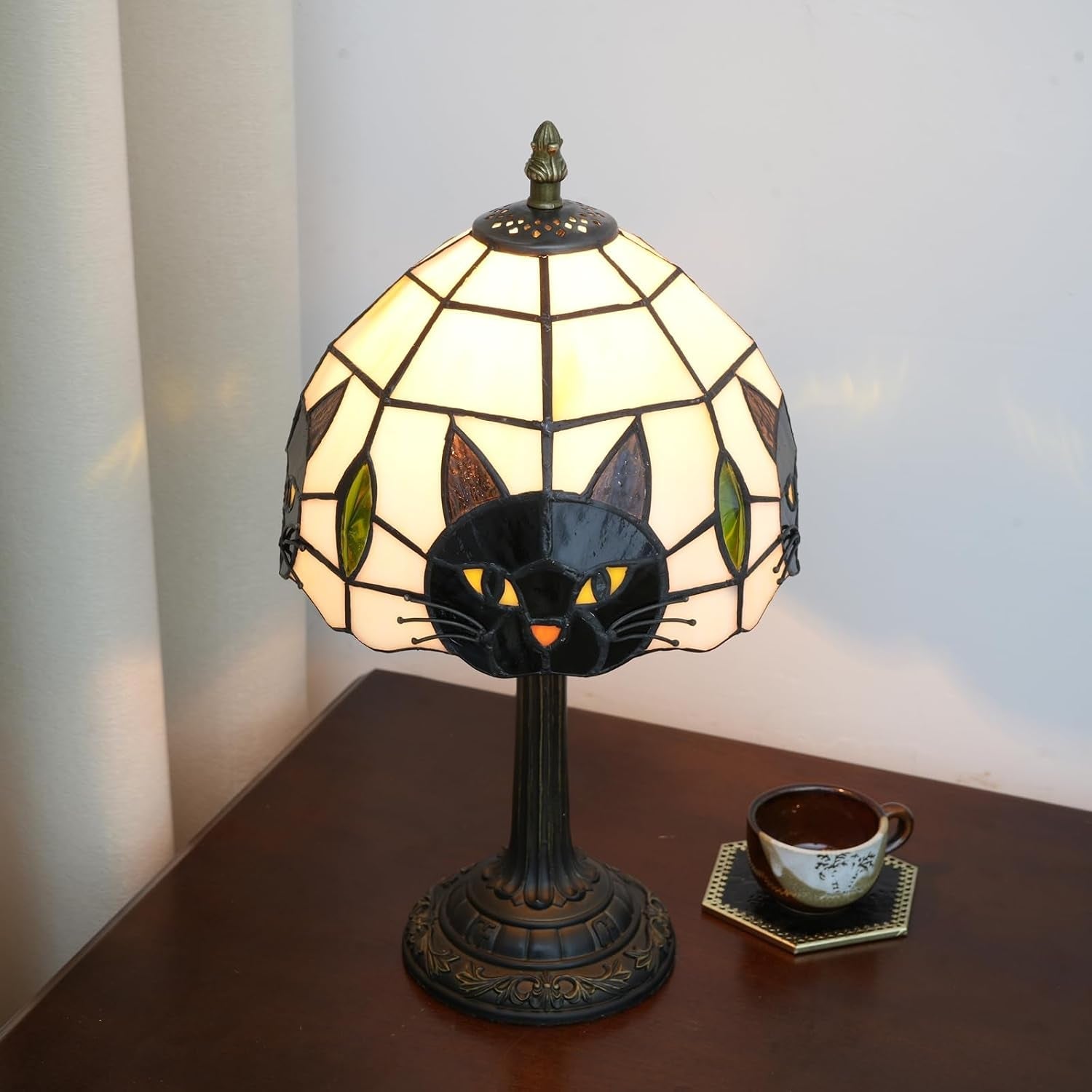 tiffany-style-black-cat-stained-glass-table-lamp-cute-small-quirky-table-lamp-bedroom-bedside-lamp-living-room-dining-room-office-decoration-desk-lamp-home-decoration-creative-gift-scene-props