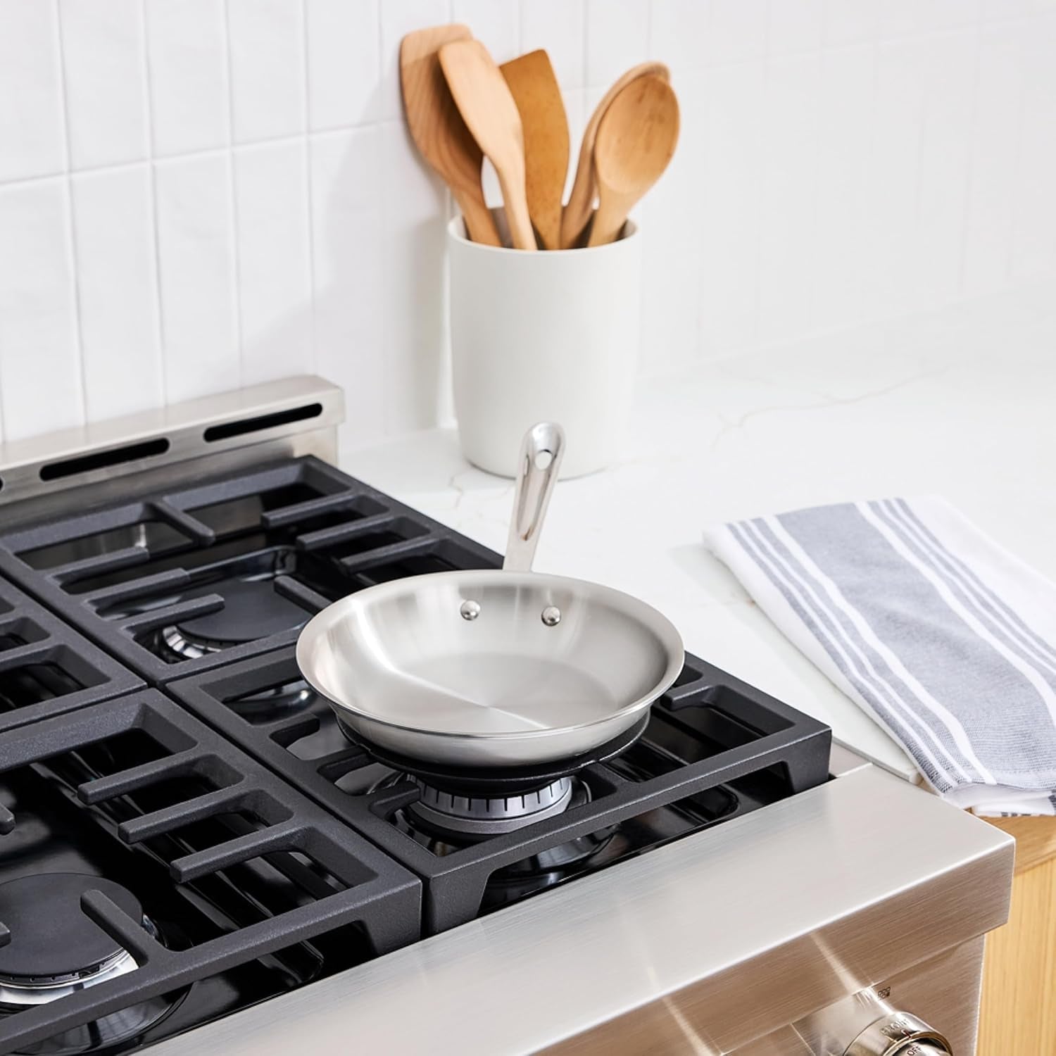 all-clad-d5-5-ply-brushed-stainless-steel-fry-pan-8-inch-induction-oven-broiler-safe-600f-pots-and-pans-cookware-silver-the-upgrade-for-supremely-even-heat-professional-brushed-stainless-steel-induction-compatible-oven-safe-up-to-600f