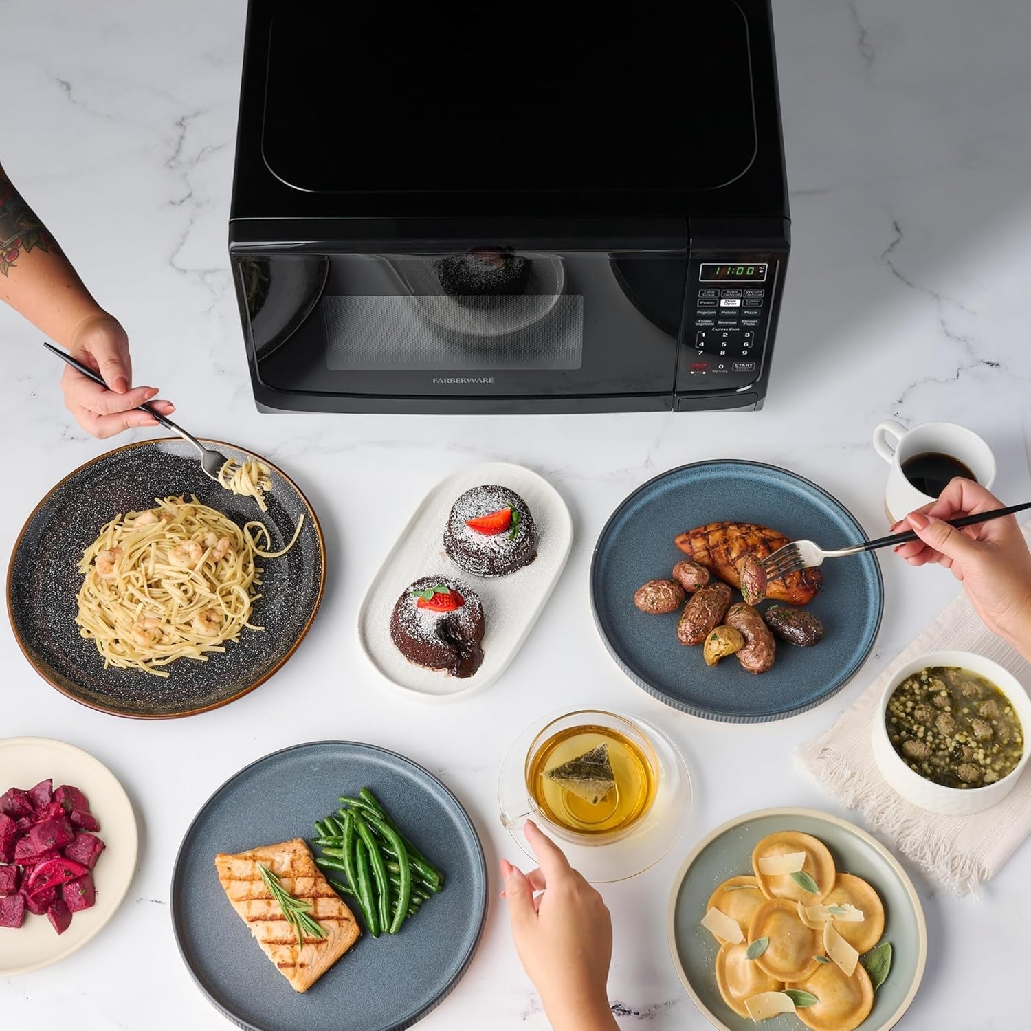0-7-cu-ft-countertop-microwave-oven-700-watts-power-auto-cook-settings-defrost-easy-clean-and-child-safety-lock-black