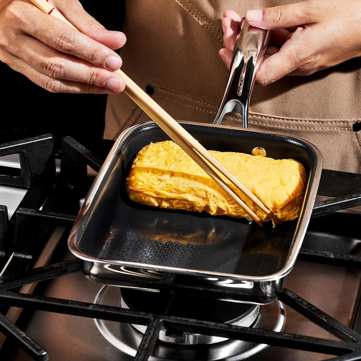 hexclad-hybrid-nonstick-japanese-tamagoyaki-egg-pan-induction-ready-stay-cool-handles-dishwasher-and-oven-safe-up-to-900-f-compatible-with-all-cooktops