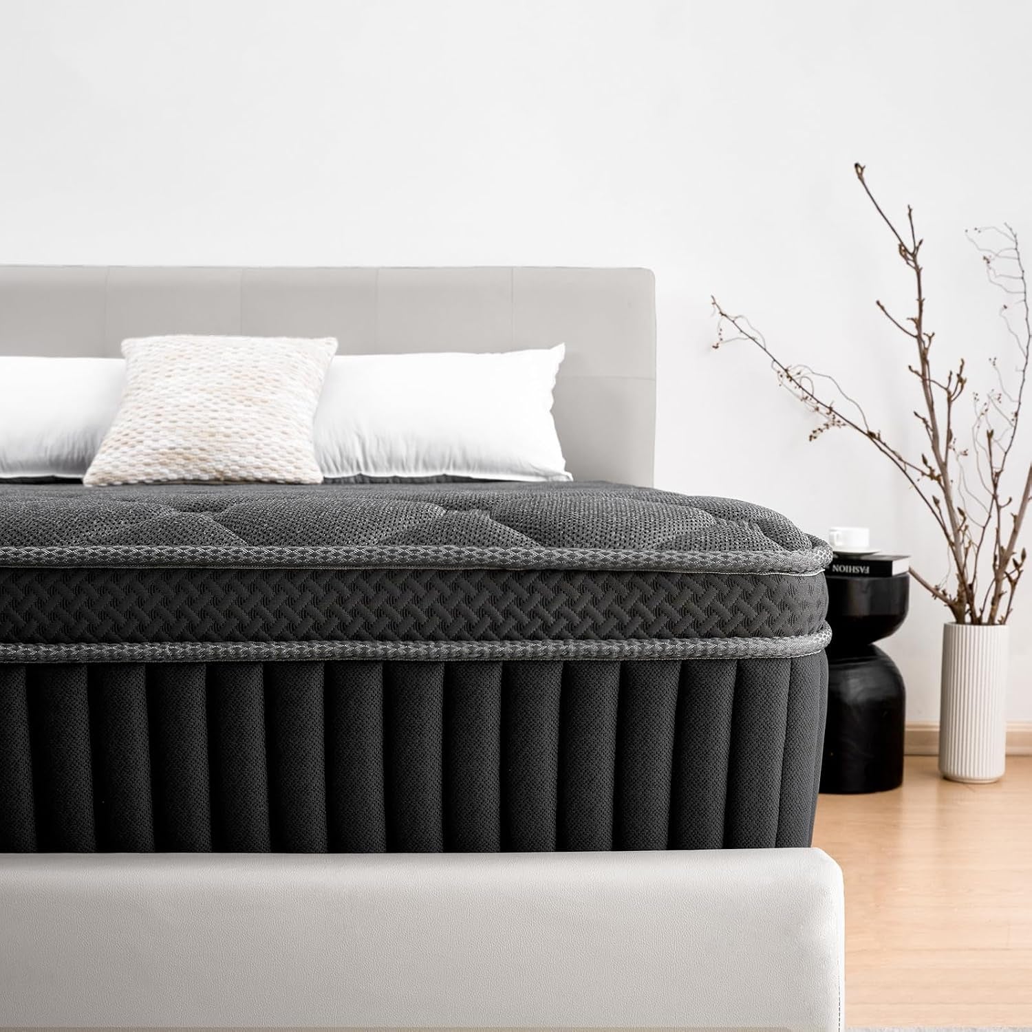 queen-mattress-12-inch-hybrid-queen-size-mattress-in-a-box-soft-and-breathable-fabric-medium-firm-low-motion-transfer-strong-edge-support