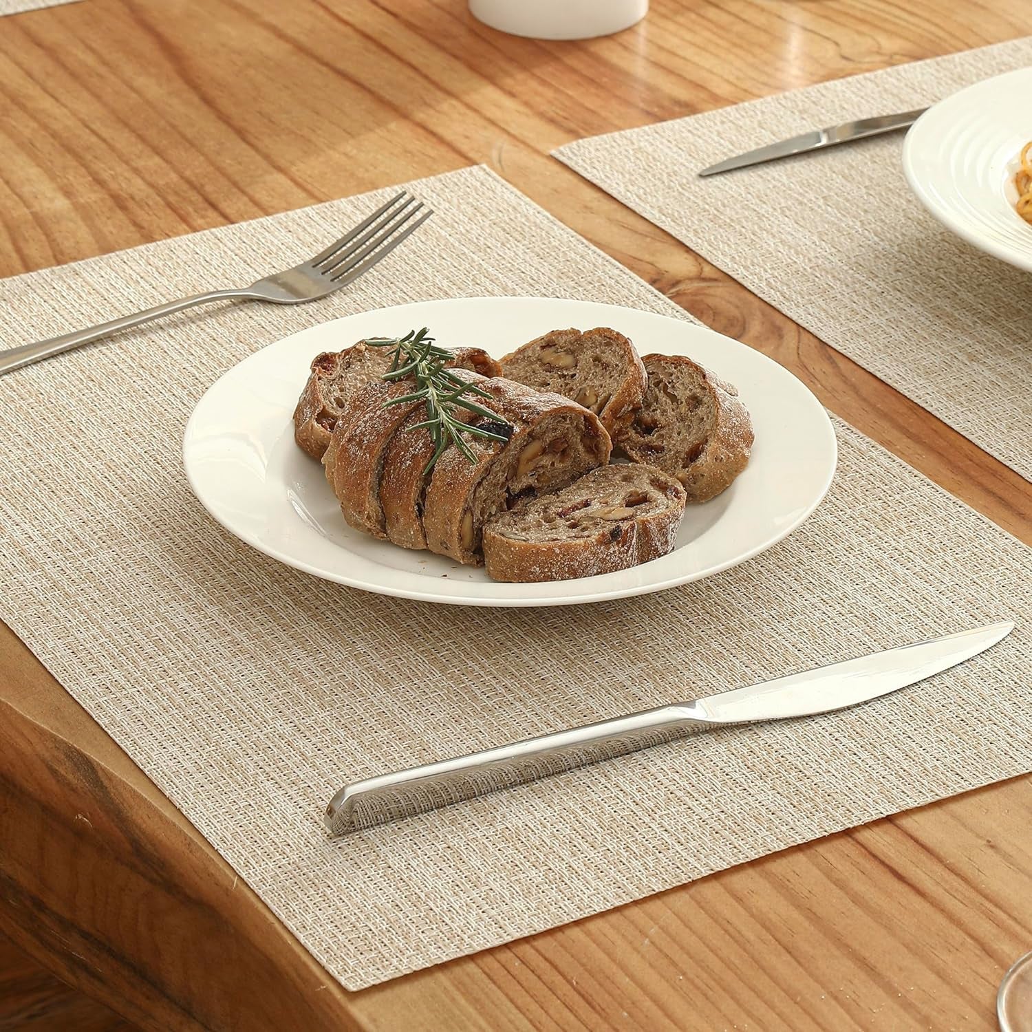 beige-placemats-set-of-4-heat-resistant-non-slip-table-mats-washable-woven-vinyl-for-indoor-outdoor-dining