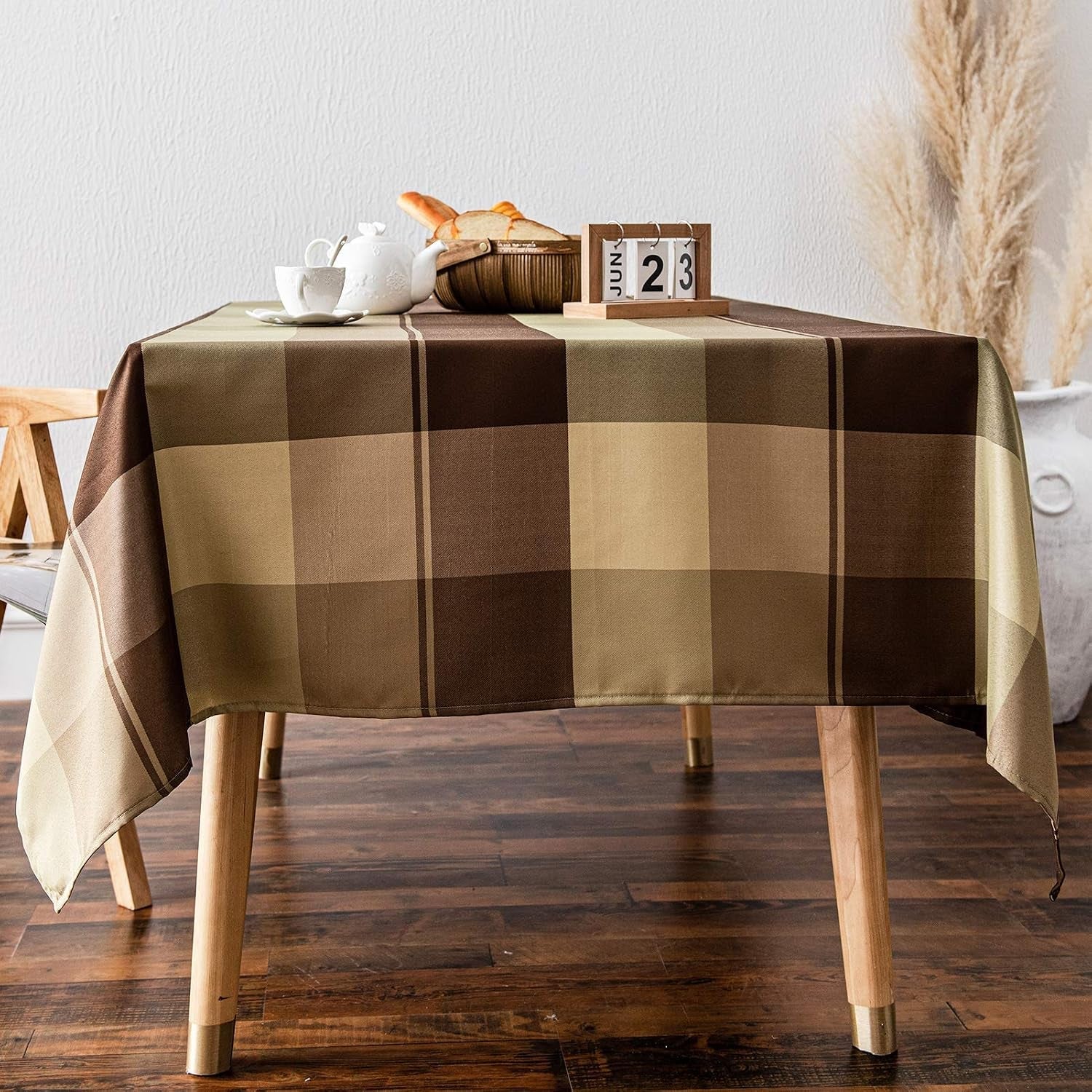 rectangle-plaid-check-tablecloth-spill-proof-water-wrinkle-resistant-checkered-table-cover-party-holiday-outdoor-tabletop-decoration-kitchen-dining-room-60-x-102-taupe