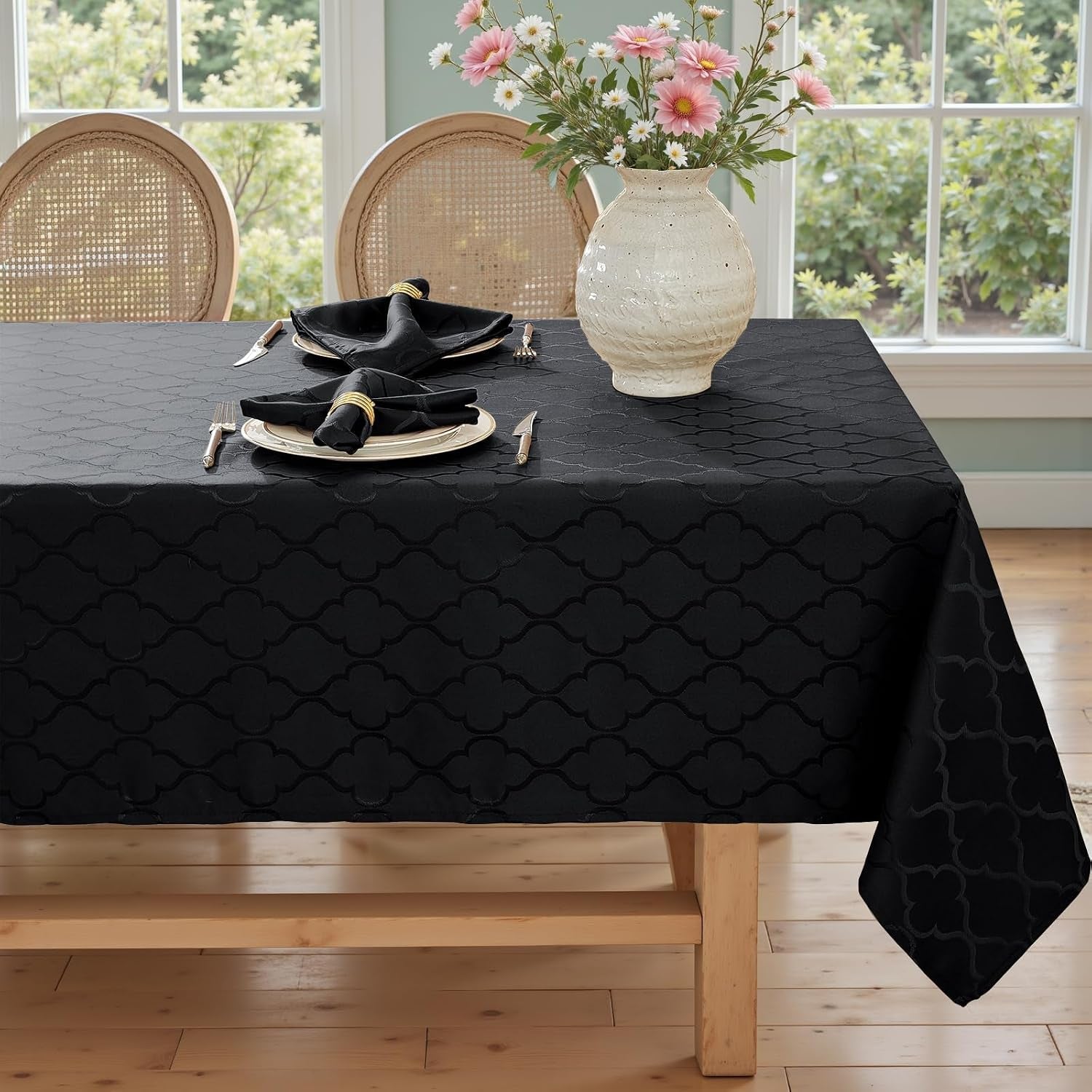 black-tablecloth-rectangle-jacquard-52-x-70