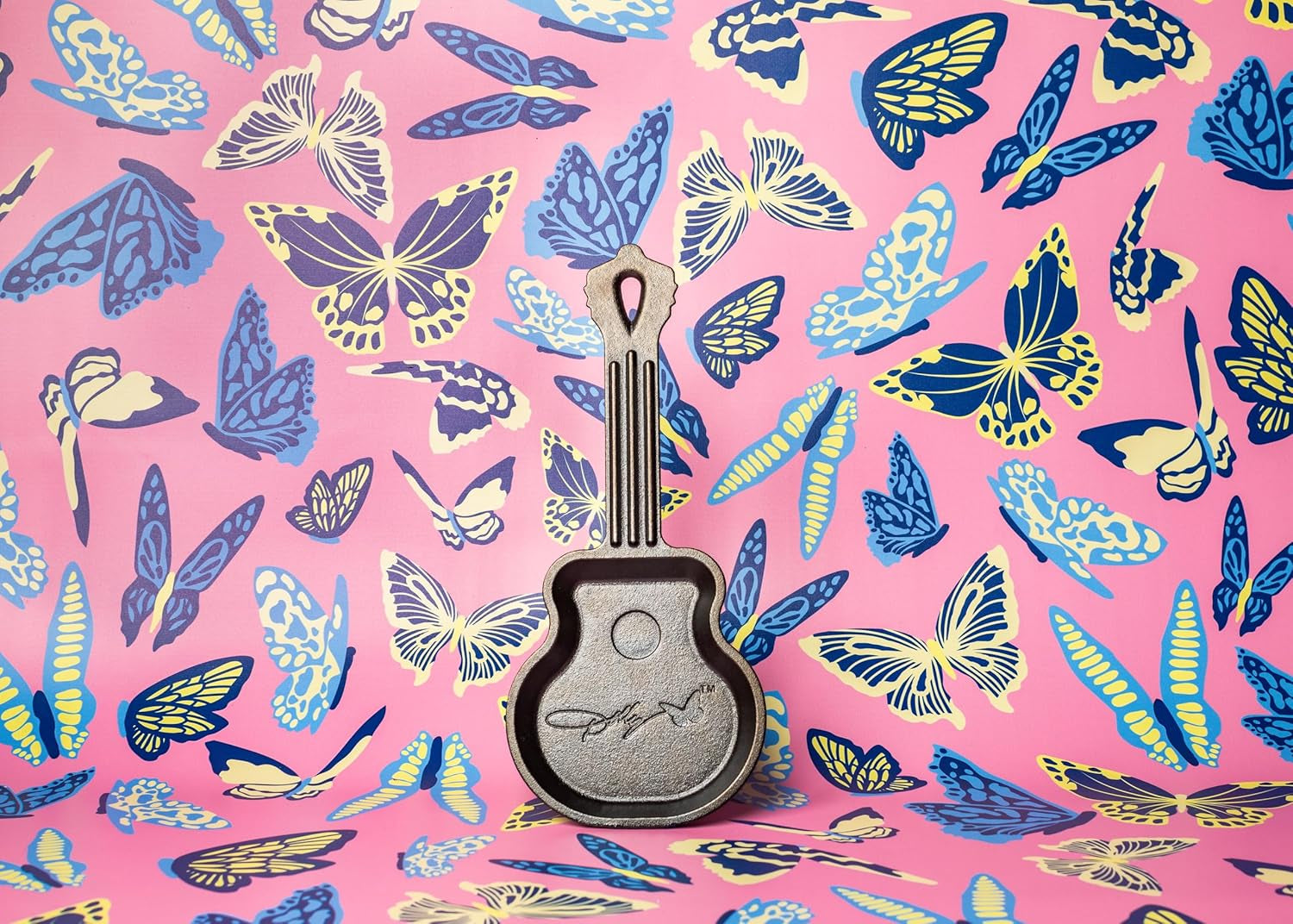 dolly-parton-mini-cast-iron-guitar-skillet-4-5-inches-collectors-mini-rockstar-cast-iron-guitar-skillet-by-dolly-parton-for-single-serve-or-decorative-display