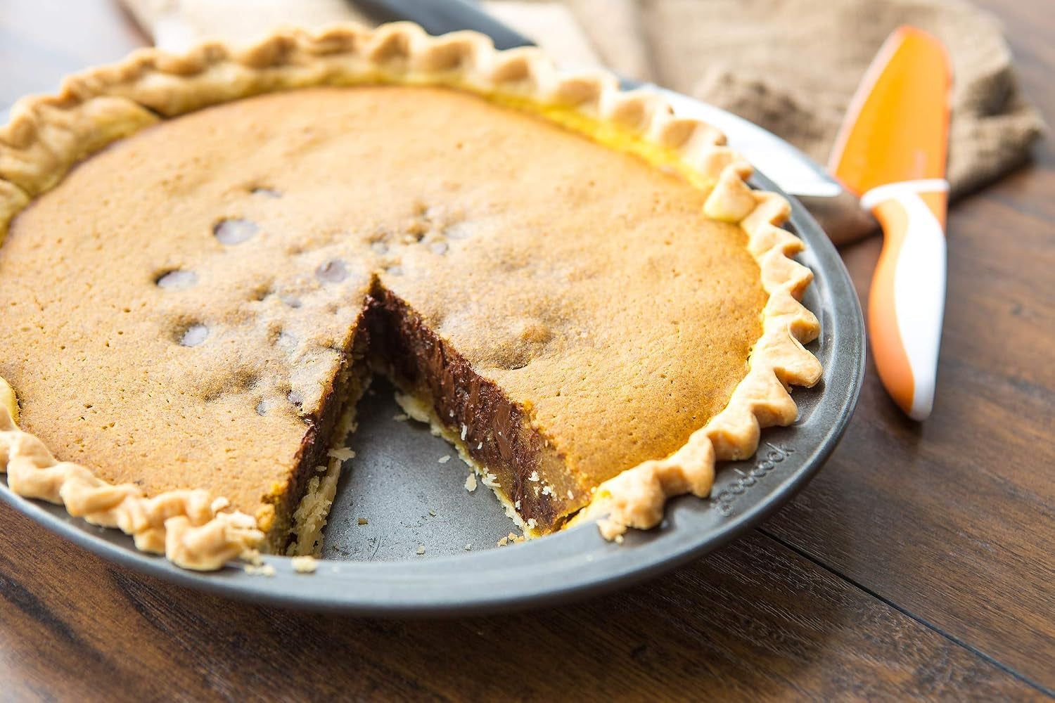 everyday-pie-pan-scratch-resistant-nonstick-heavy-duty-steel-construction-with-wide-rim-9-inch-gray
