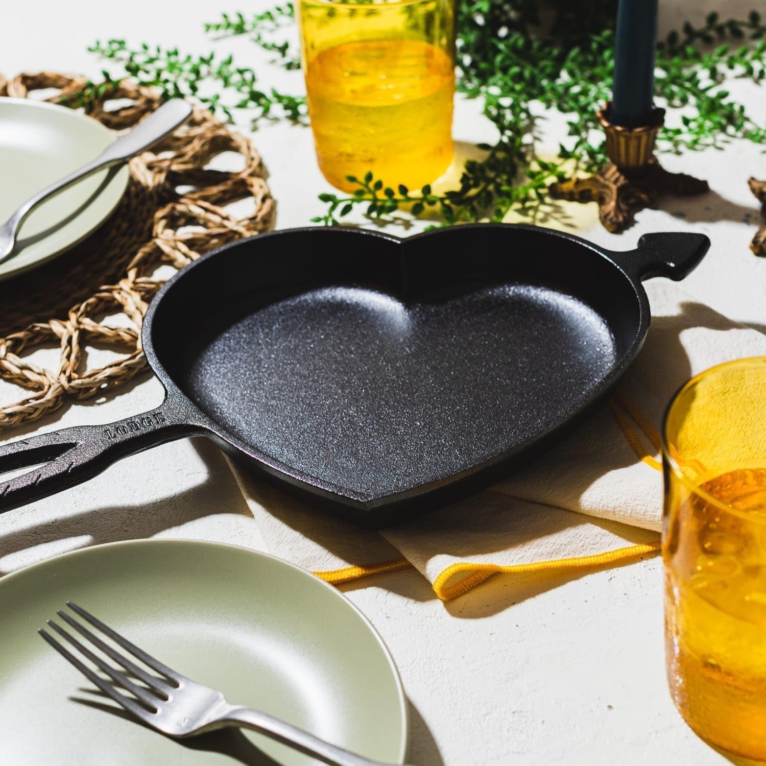 pre-seasoned-cast-iron-heart-skillet-pfas-free-8-5-inches-heart-arrow-design-cast-iron-skillet-great-heat-retention-non-toxic-made-in-usa-oven-stove-safe