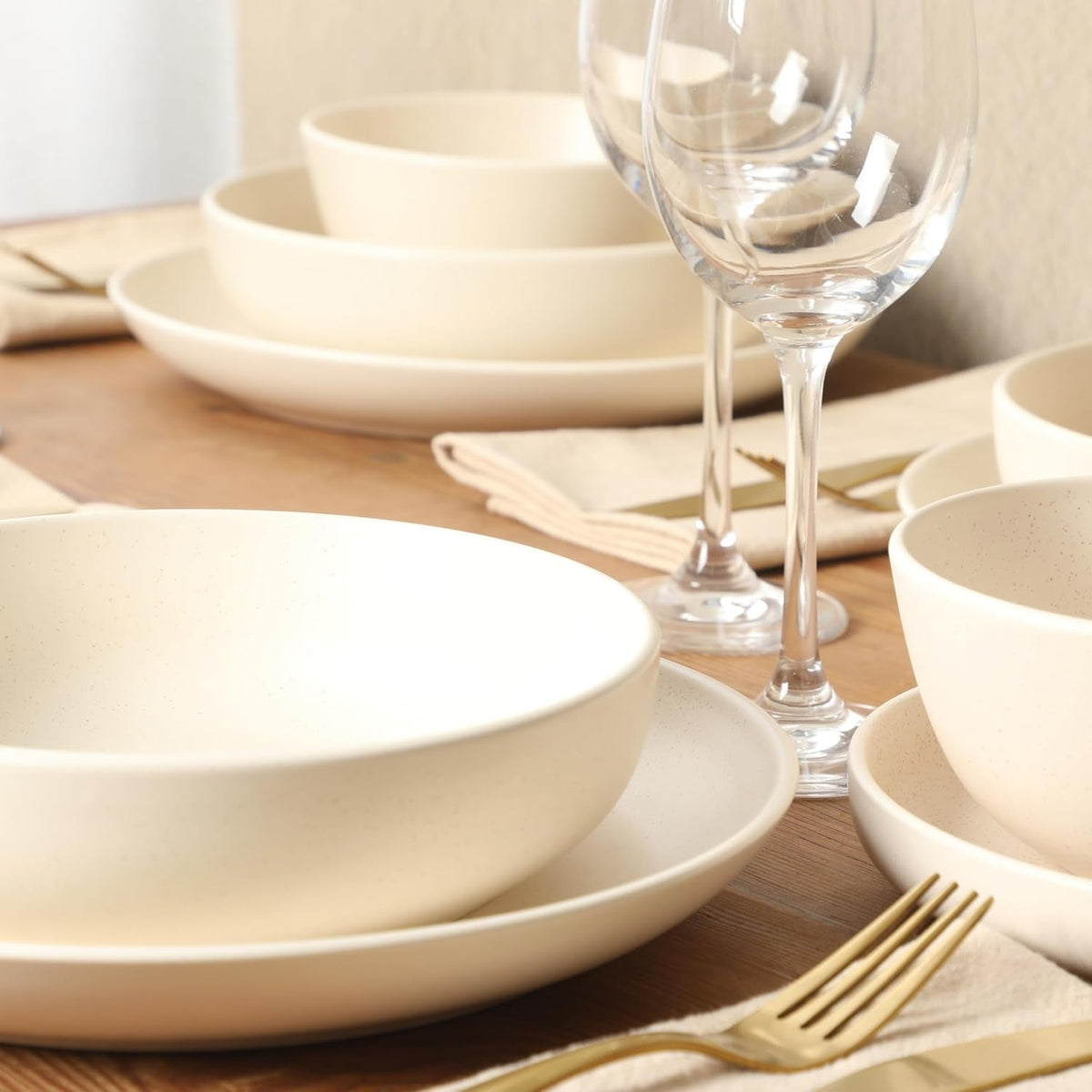 leeds-court-plates-and-bowls-sets-16-piece-stoneware-dinnerware-sets-cream-white-round-speckle-reactive-glaze-dish-set