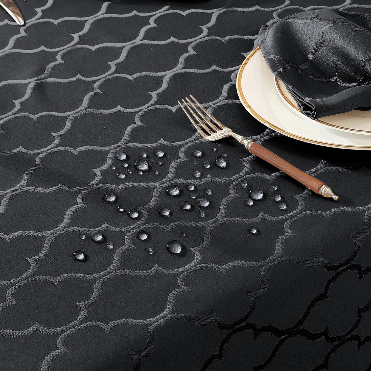 black-tablecloth-rectangle-jacquard-52-x-70
