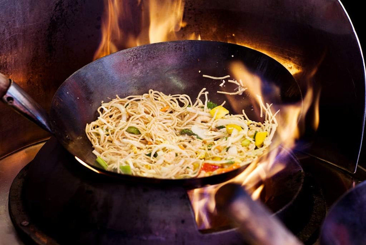 chinese-100-hand-hammered-iron-woks-stir-fry-pans-non-stick-no-coating-less-oil-34cm-black-seasoned-wooden-handle-masterchef