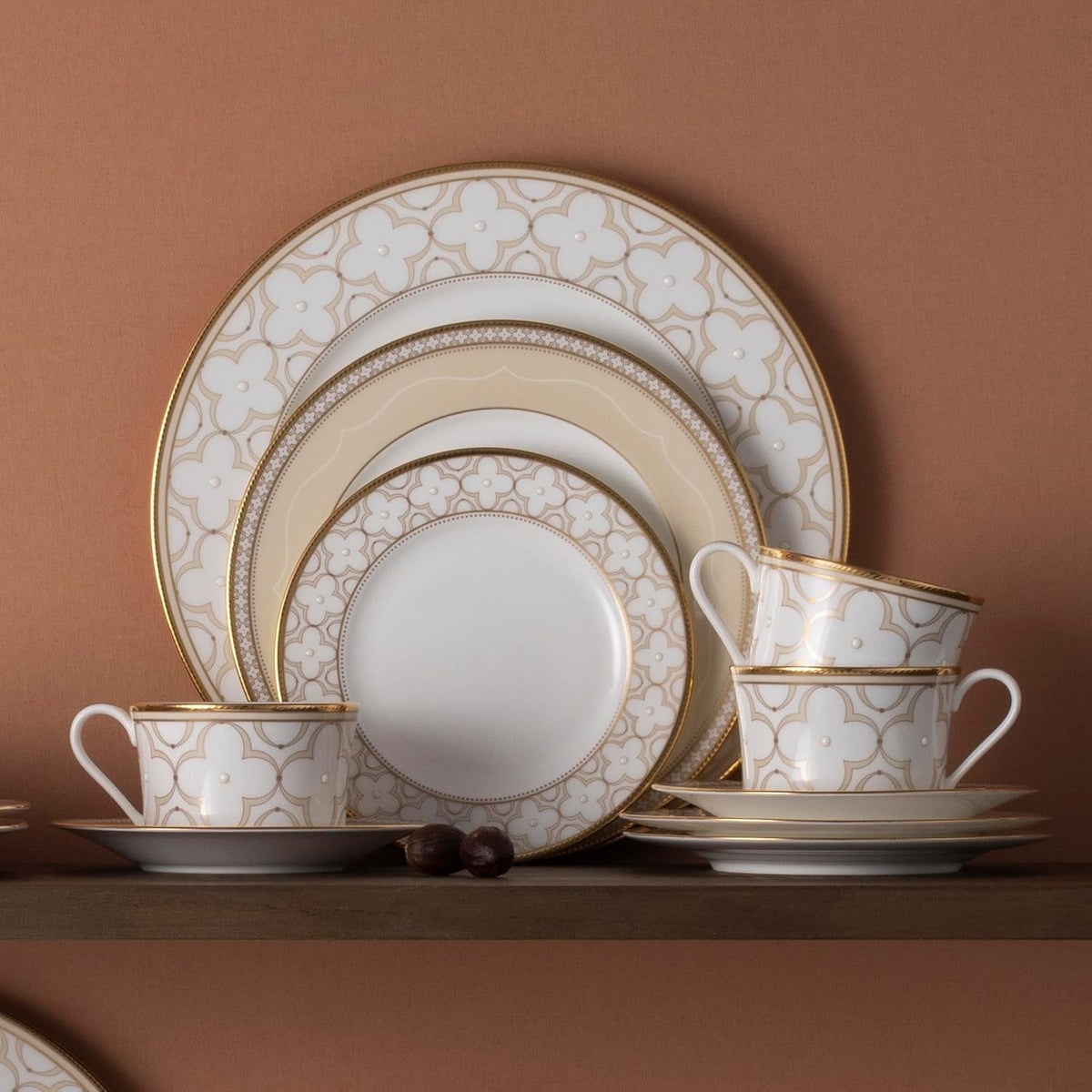 trefolio-gold-40-piece-dinnerware-set-service-for-8