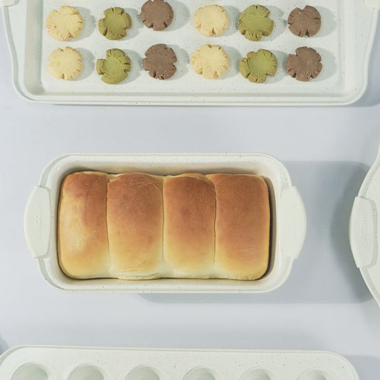 22-piece-stackable-nonstick-bakeware-set-cream