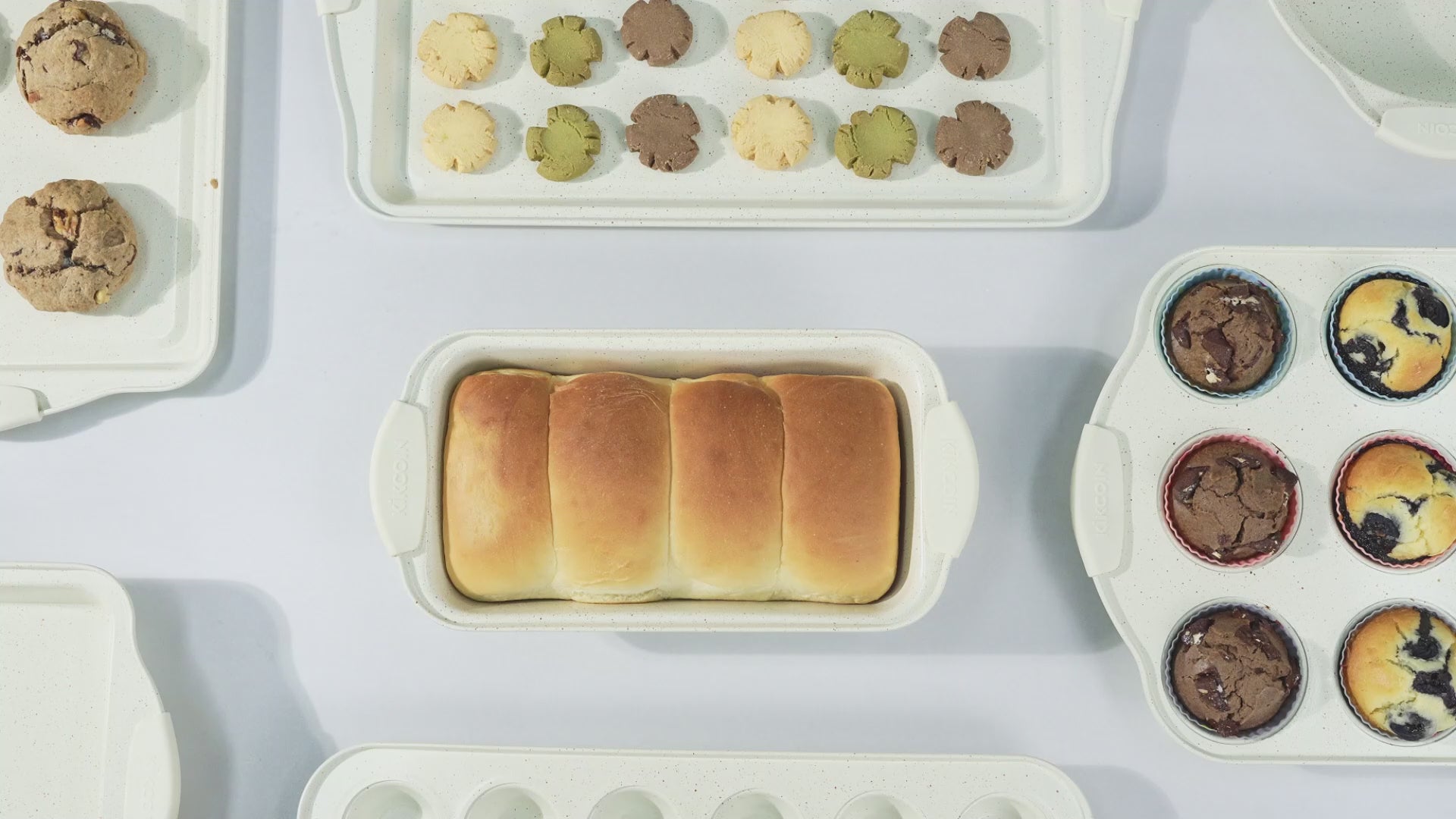 22-piece-stackable-nonstick-bakeware-set-cream